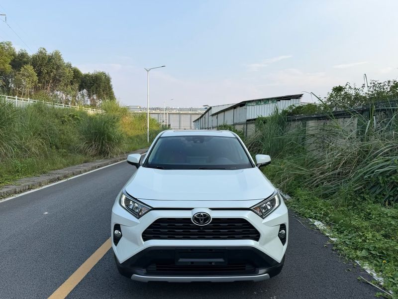 RAV4 photo 3