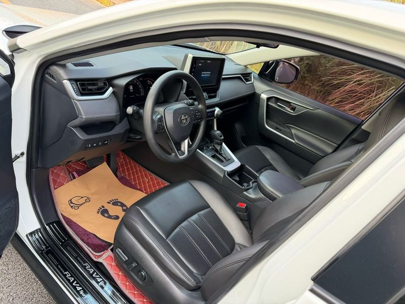 RAV4 photo 4