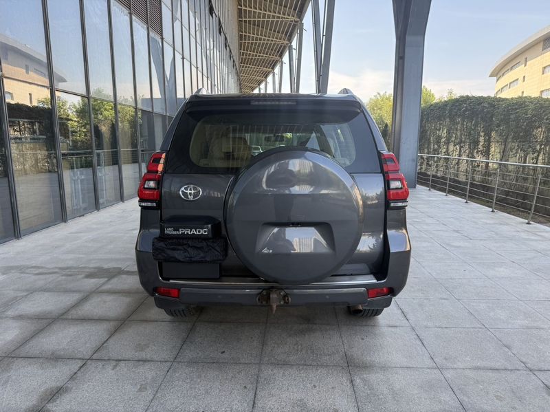Land Cruiser Prado photo 3