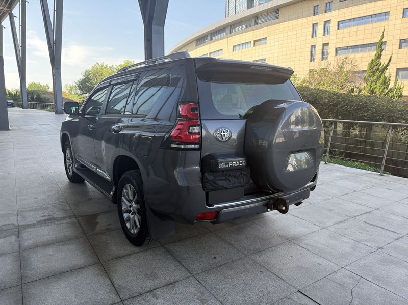 Land Cruiser Prado photo 4