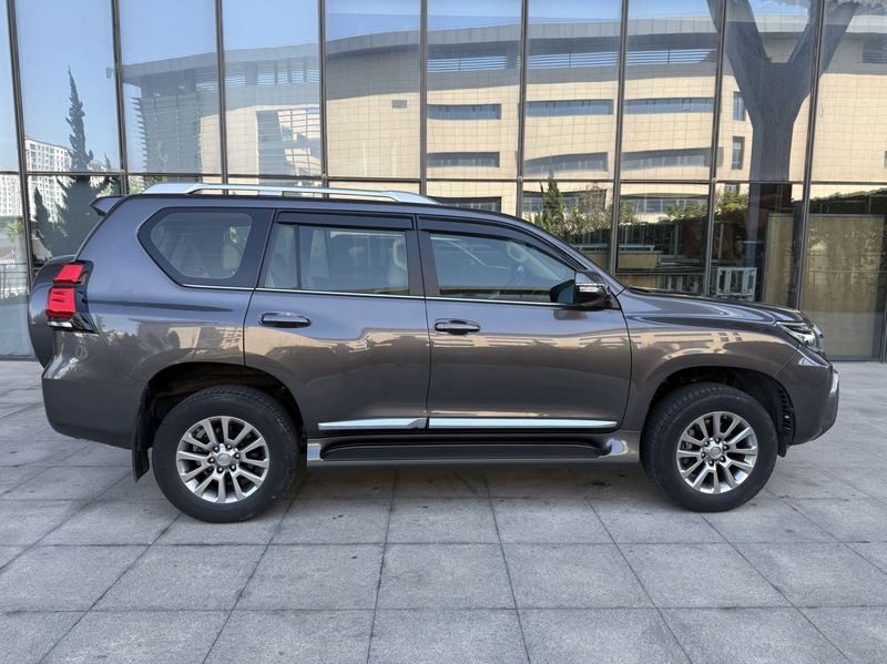 Land Cruiser Prado photo 5