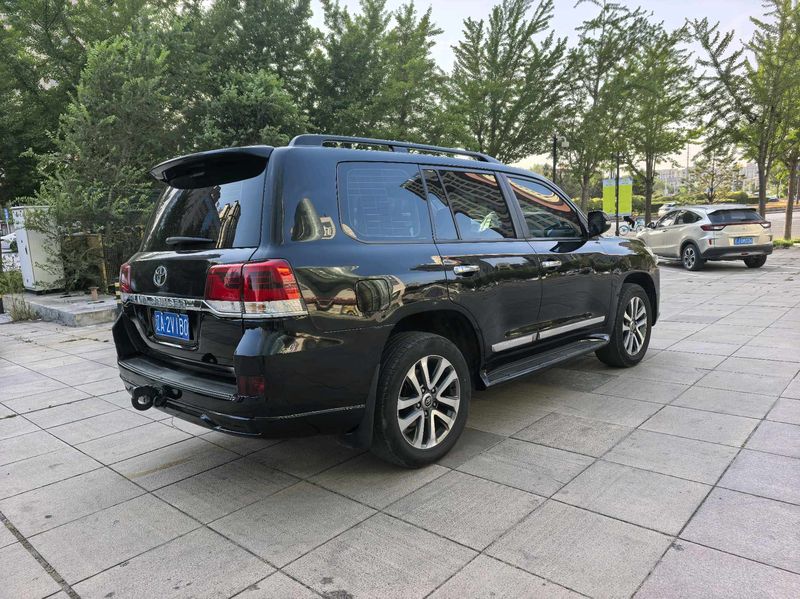 Land Cruiser photo 4