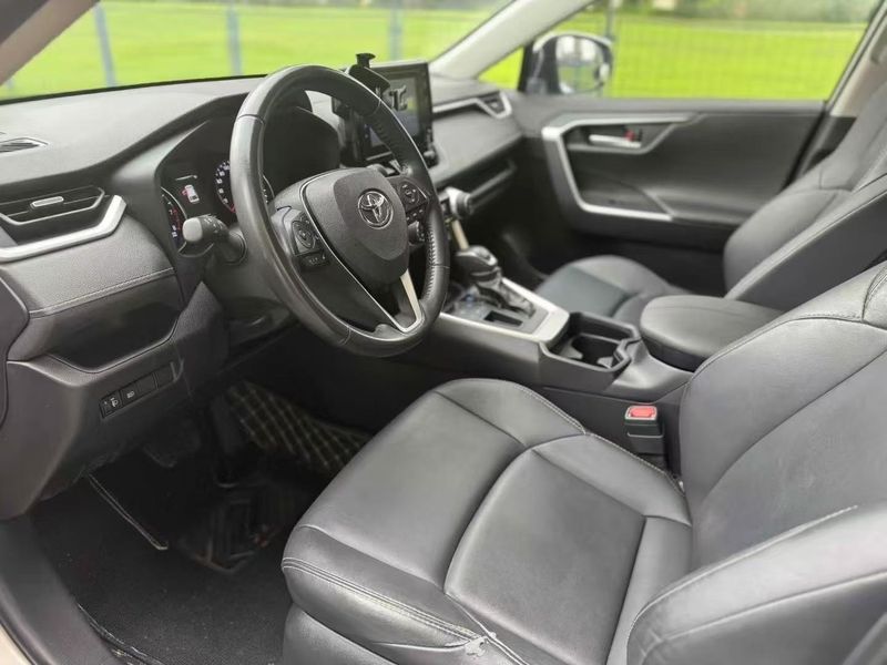RAV4 photo 5