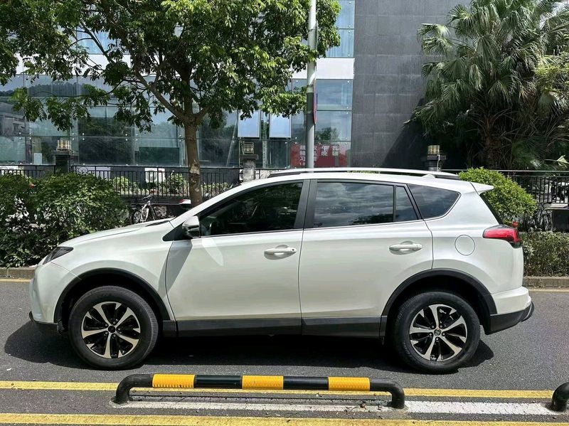 RAV4 photo 4