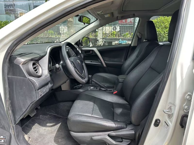 RAV4 photo 5