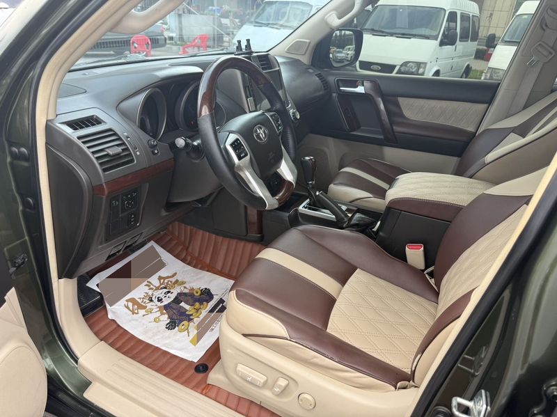 Land Cruiser Prado photo 4