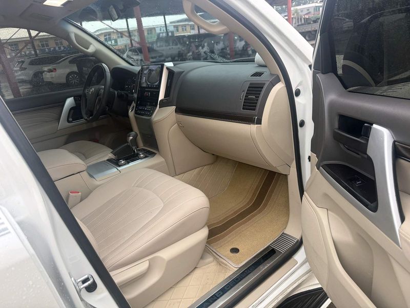 Land Cruiser photo 4