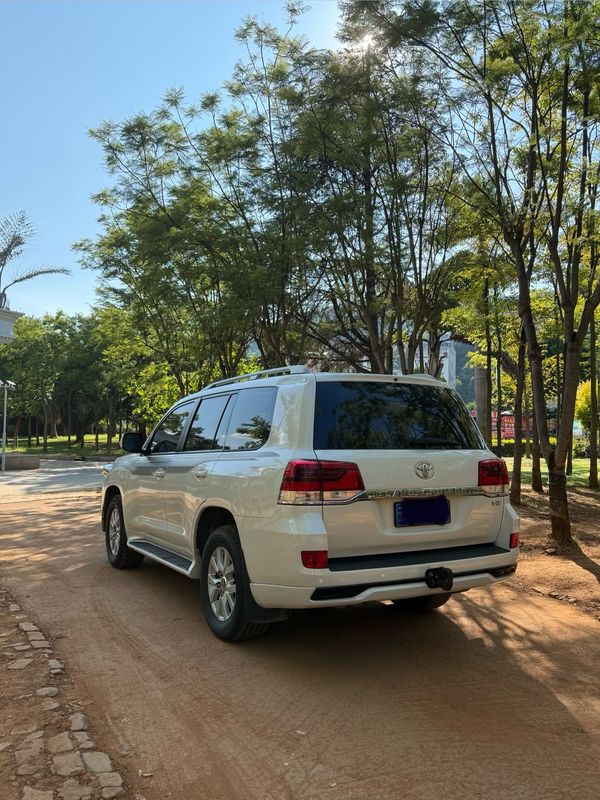 Land Cruiser photo 5