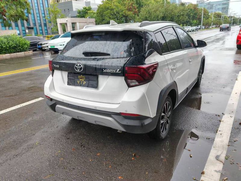 Yaris photo 4