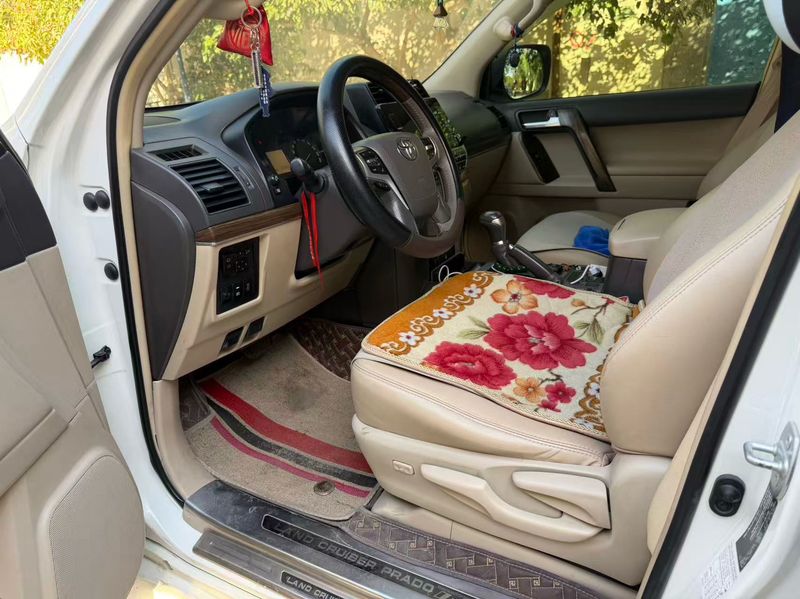 Land Cruiser Prado photo 3