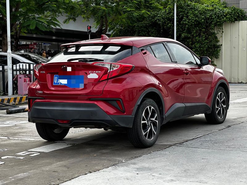 C-HR photo 2