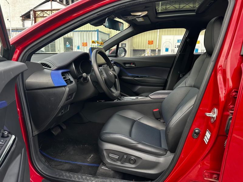 C-HR photo 3