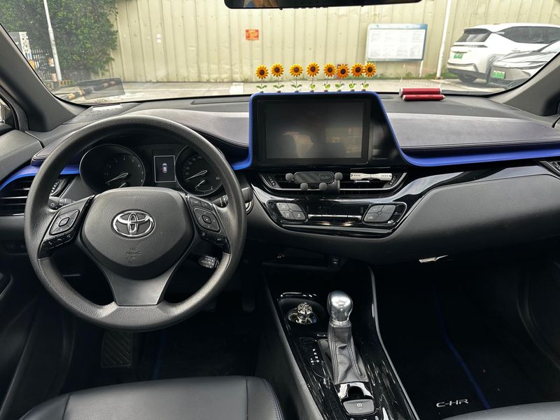 C-HR photo 5