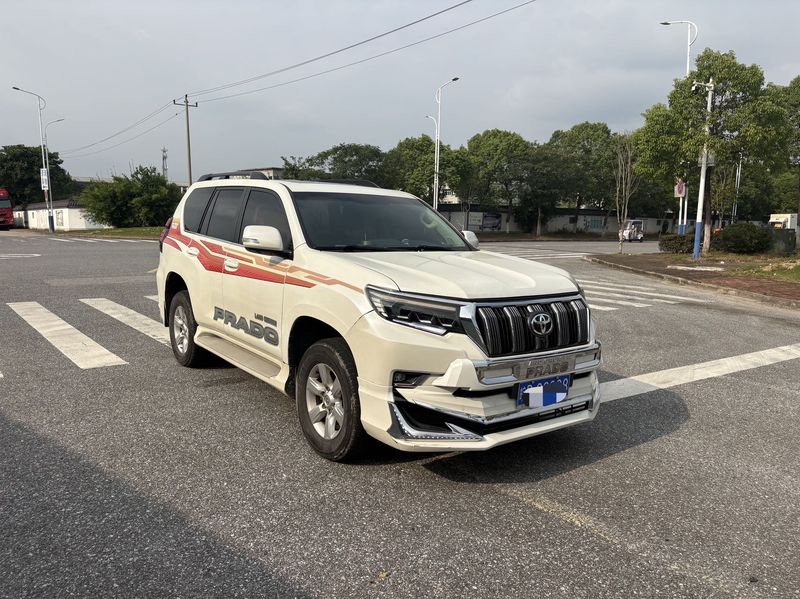 Land Cruiser Prado photo 2