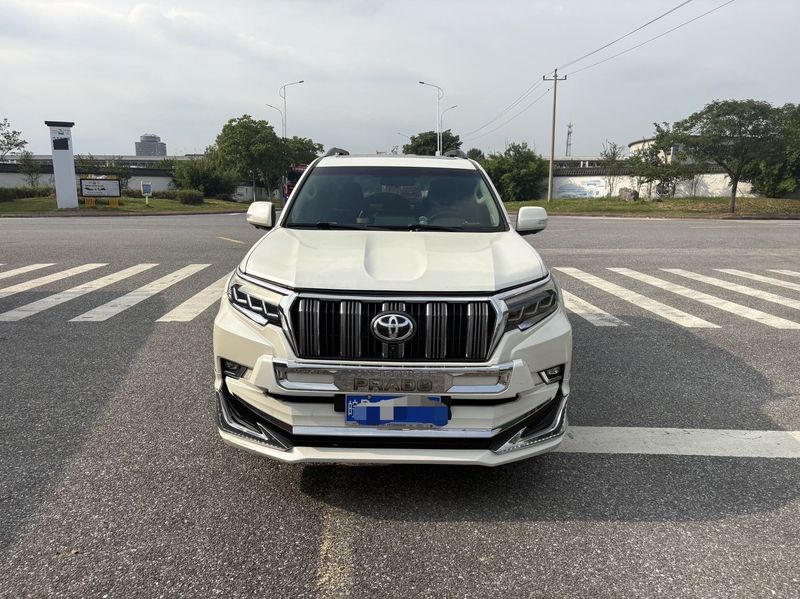 Land Cruiser Prado photo 3