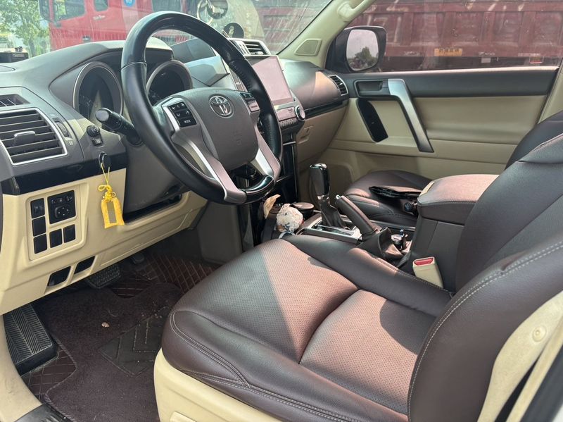 Land Cruiser Prado photo 4