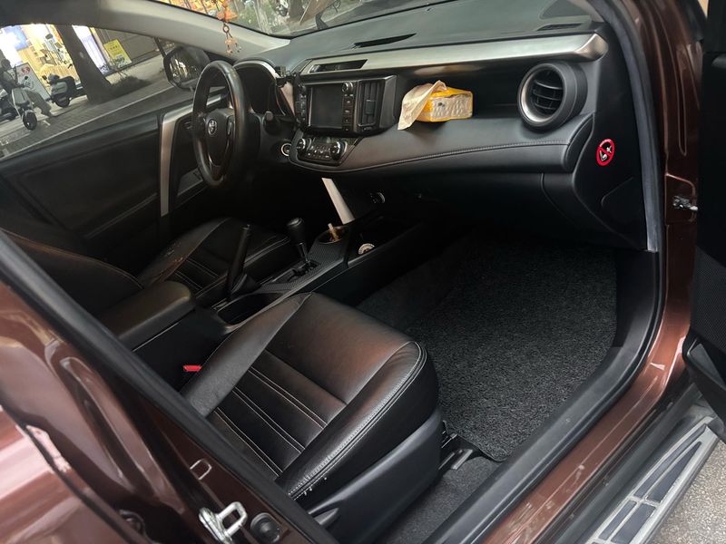 RAV4 photo 5