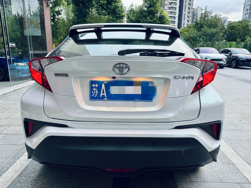C-HR photo 4