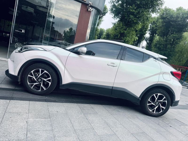 C-HR photo 5