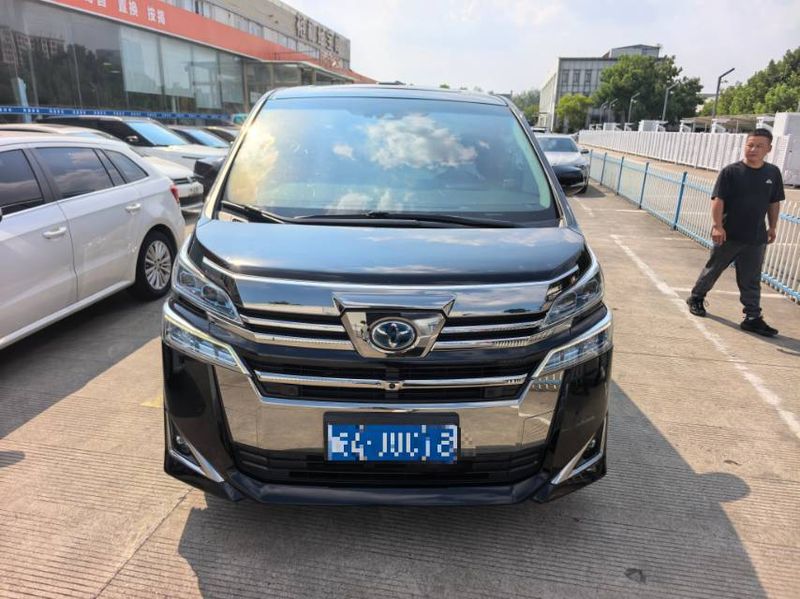 Vellfire photo 2