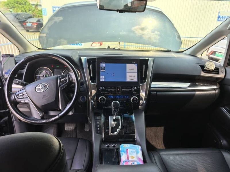 Vellfire photo 5