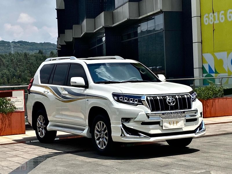Land Cruiser Prado photo 3