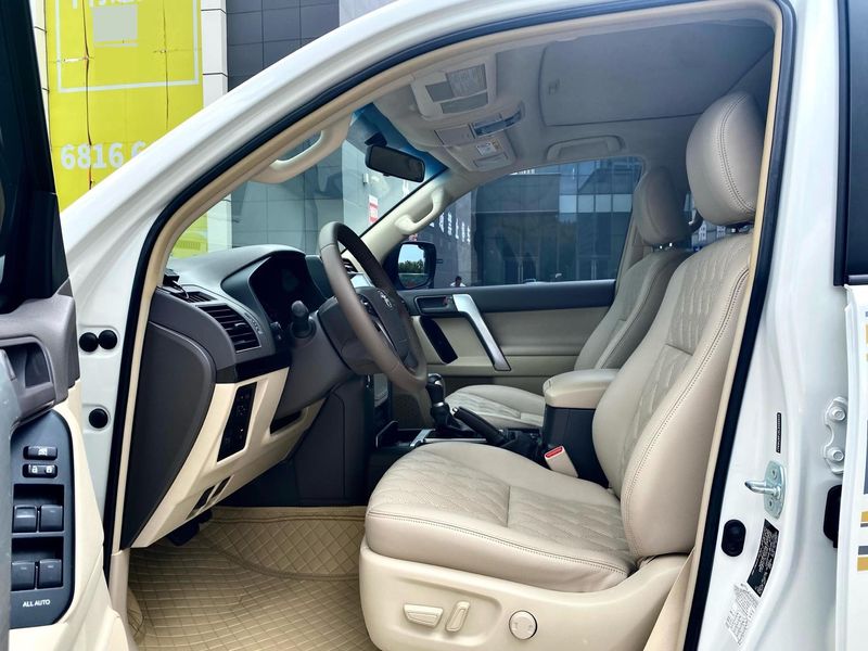 Land Cruiser Prado photo 4