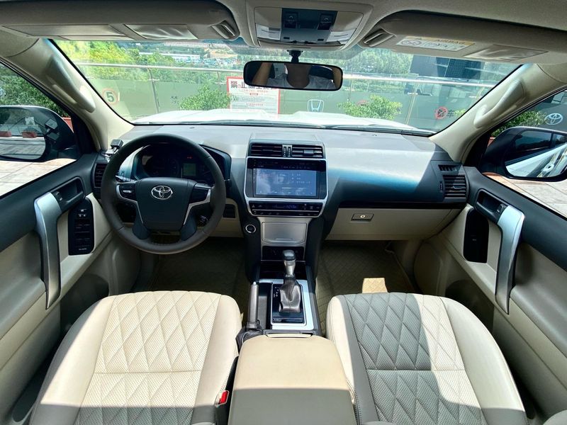 Land Cruiser Prado photo 5