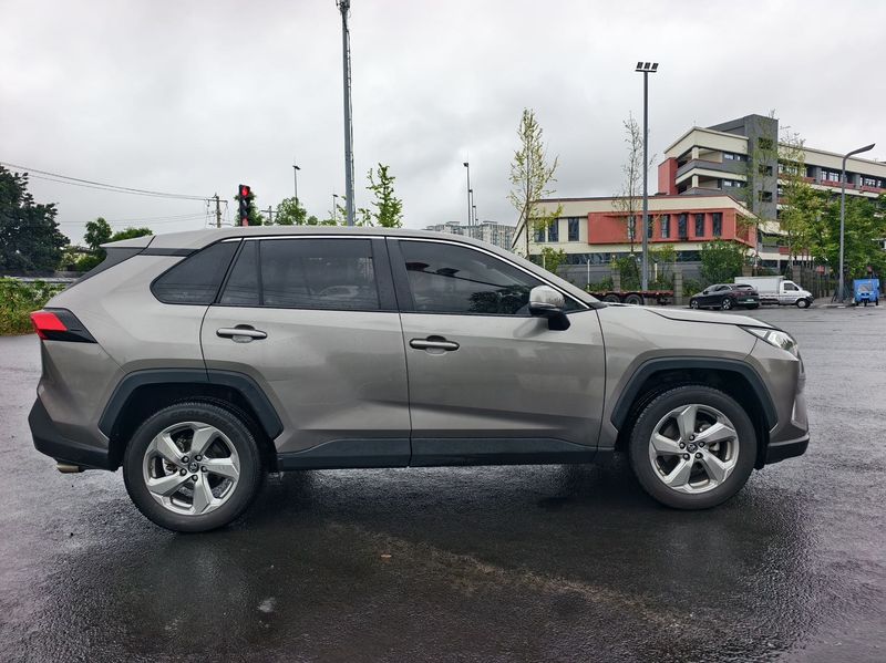 RAV4 photo 2