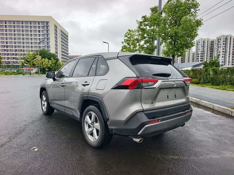 RAV4 photo 4