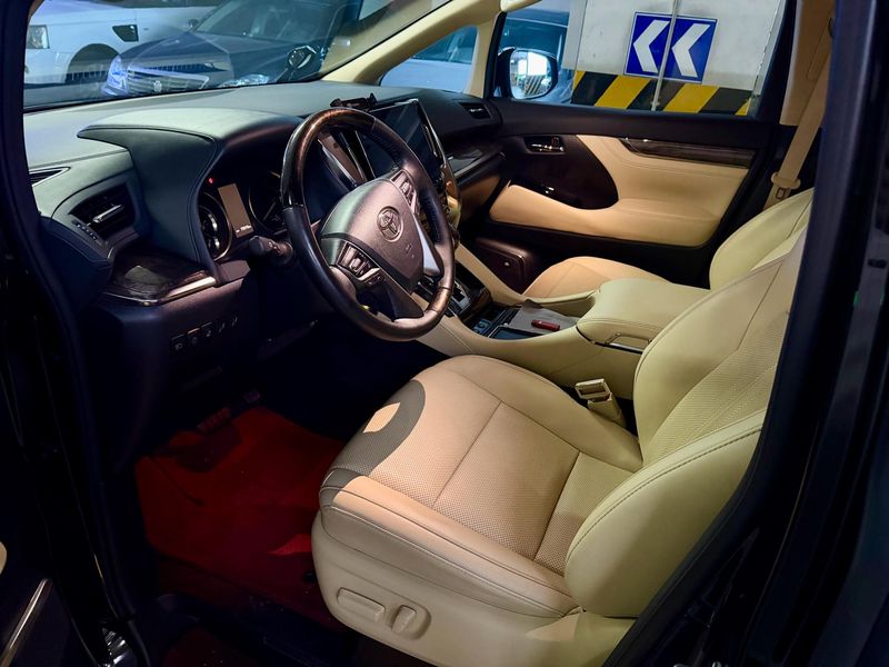 Vellfire photo 3
