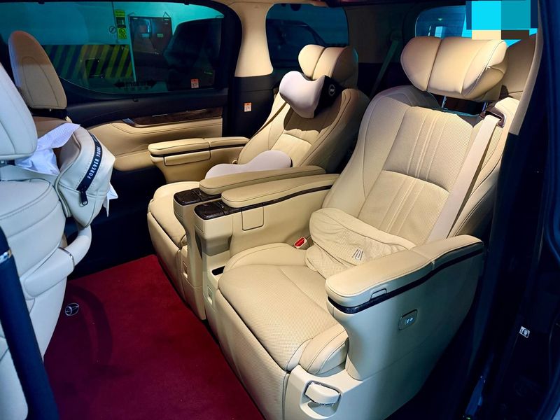 Vellfire photo 4