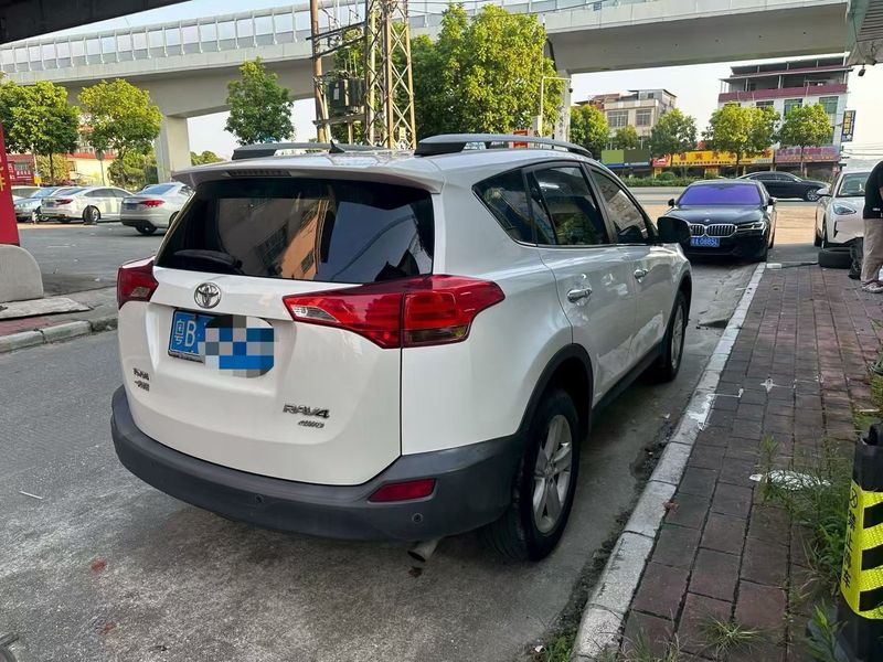 RAV4 photo 3