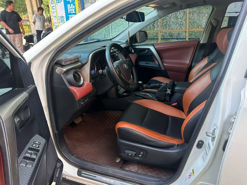 RAV4 photo 4