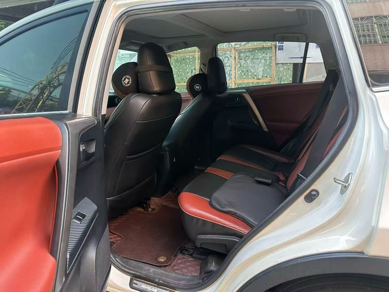 RAV4 photo 5