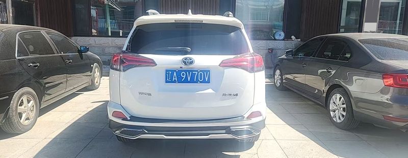 RAV4 photo 2