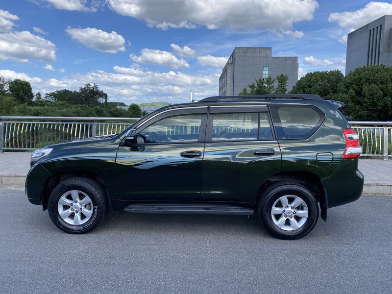 Land Cruiser Prado photo 3
