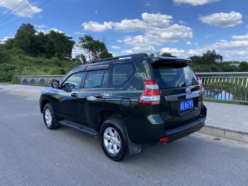 Land Cruiser Prado photo 4