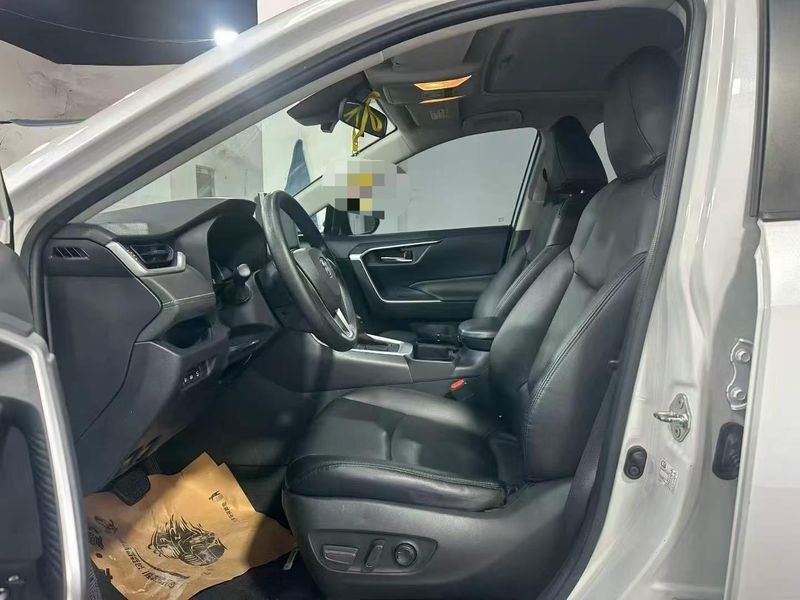 RAV4 photo 5