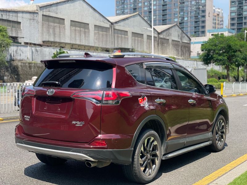 RAV4 photo 4