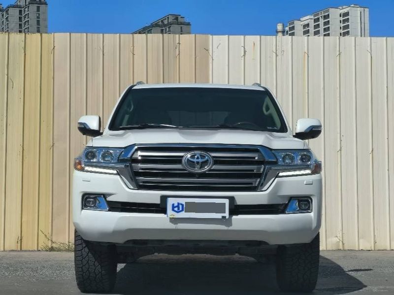 Land Cruiser photo 2