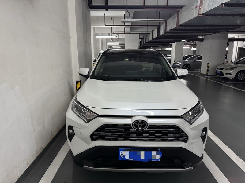 RAV4 photo 2