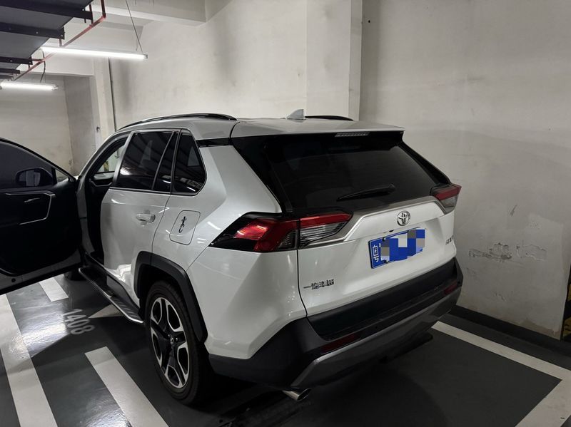 RAV4 photo 5