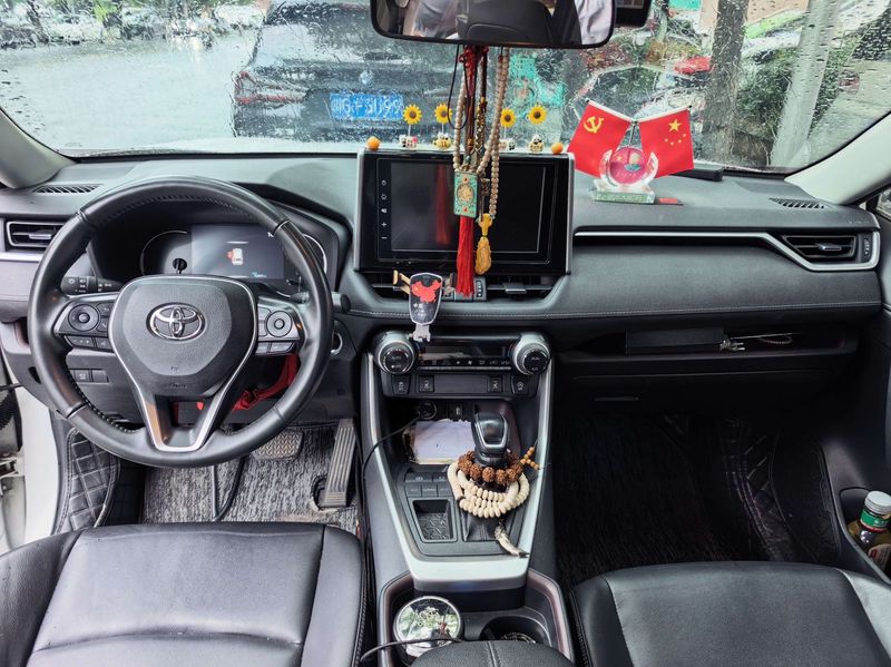 RAV4 photo 2
