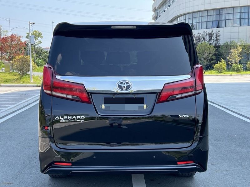 Alphard photo 5