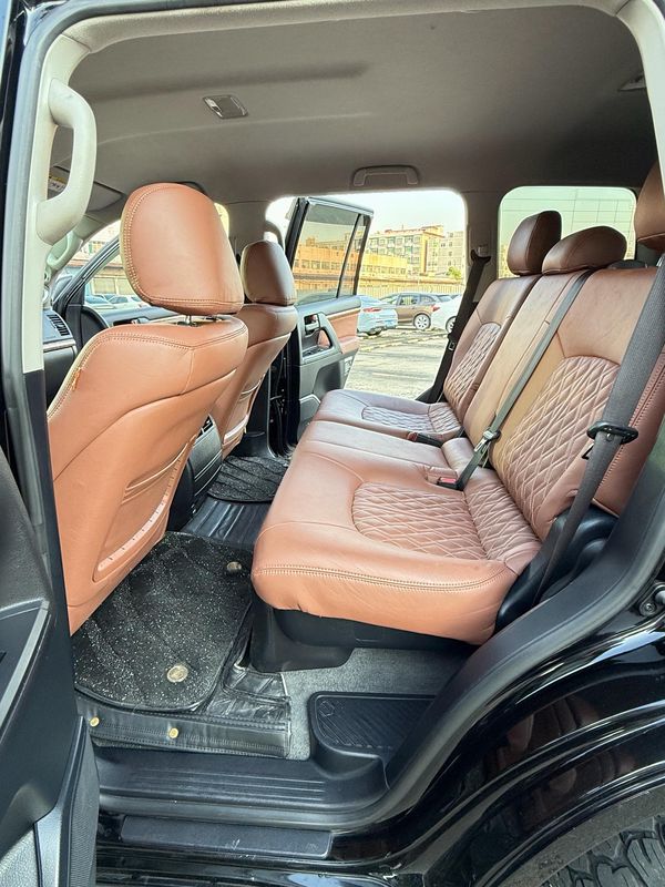 Land Cruiser photo 2