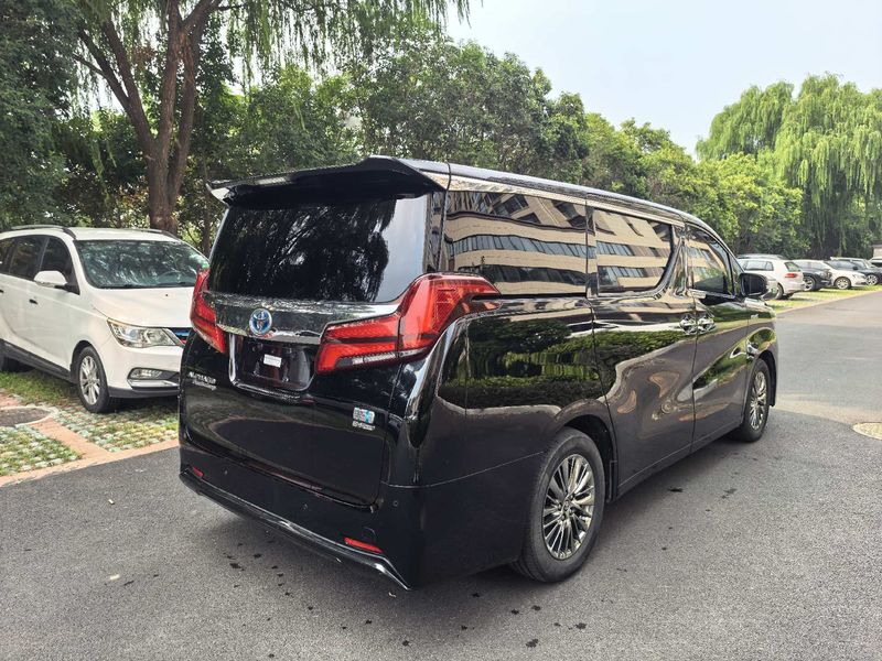 Alphard photo 3