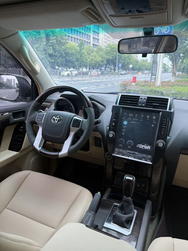 Land Cruiser Prado photo 5