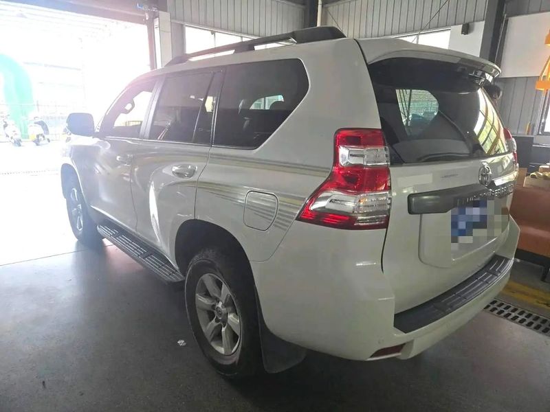 Land Cruiser Prado photo 5