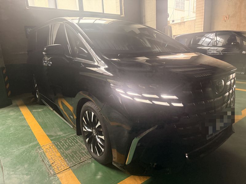 Alphard photo 2